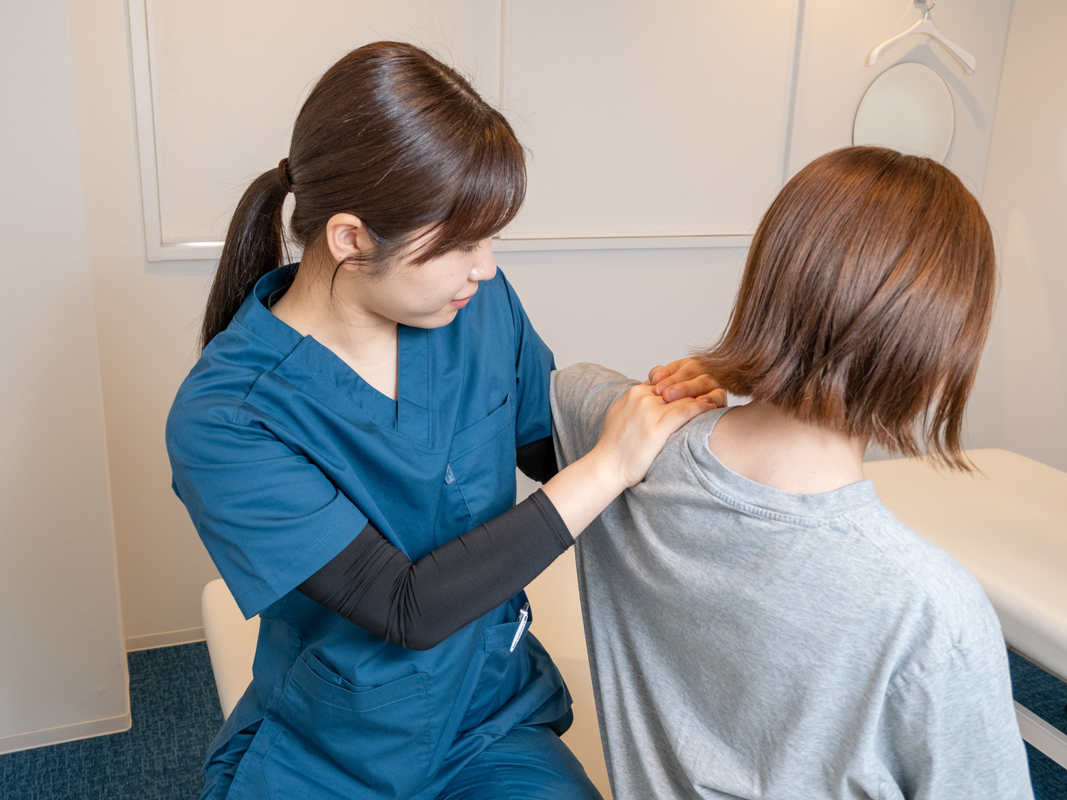 首・肩まわりへのやさしい施術